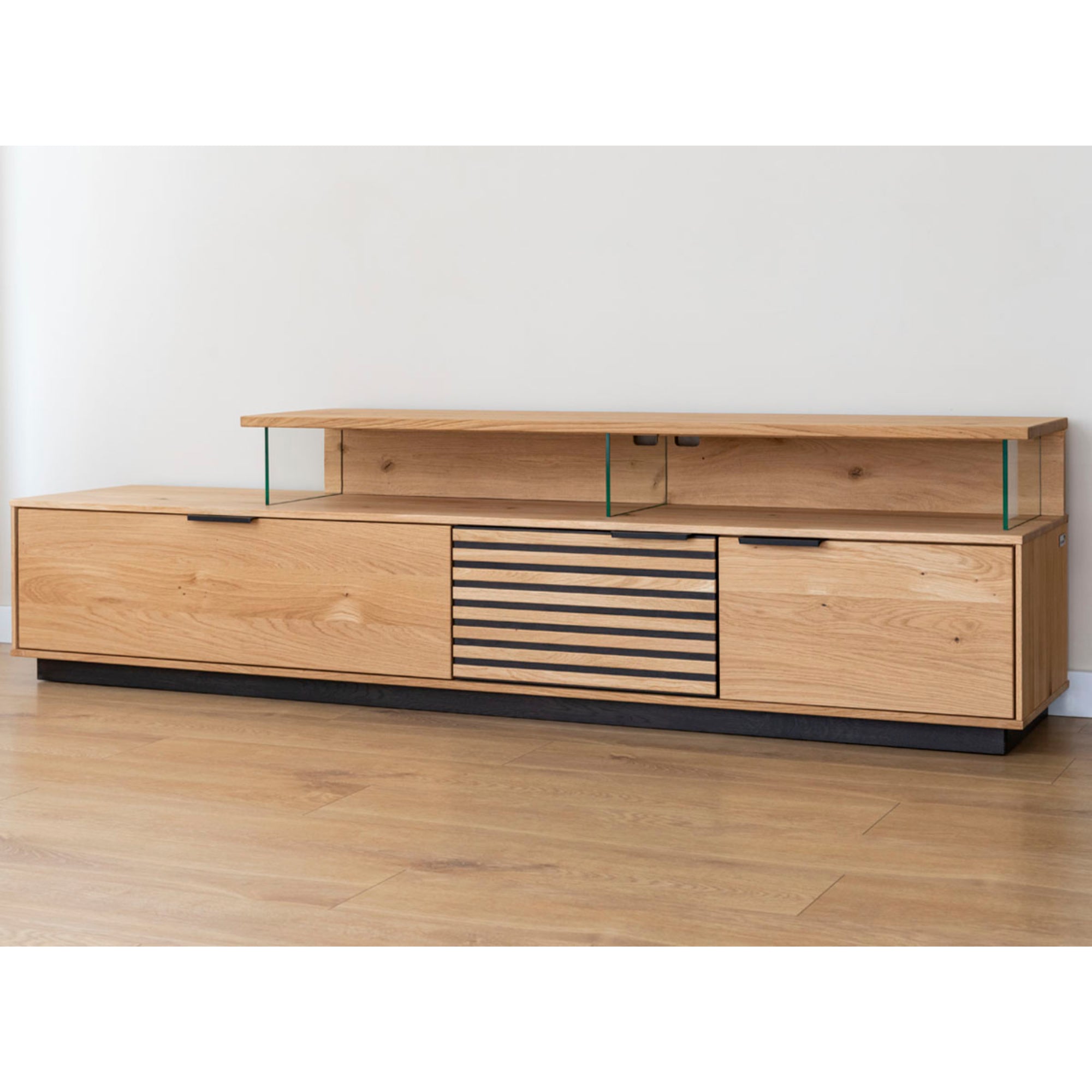TV Kommode Tirano 200x39 cm, Material: Massivholz Eiche