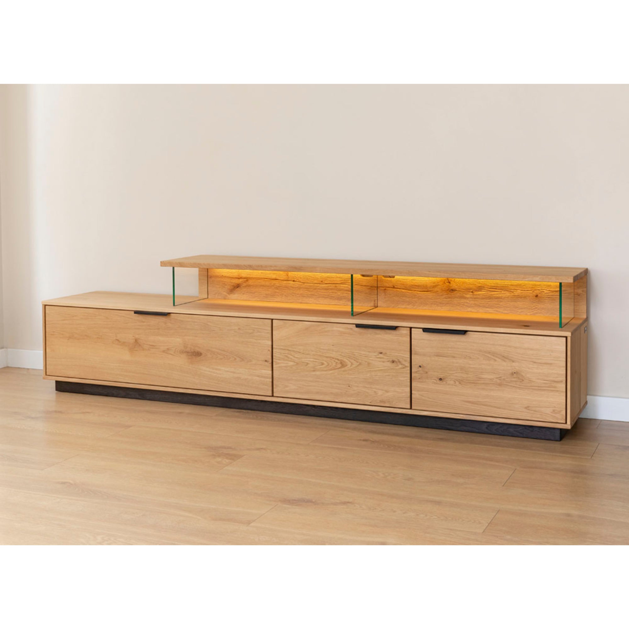 TV Kommode Tirano 200x39 cm, Material: Massivholz Eiche