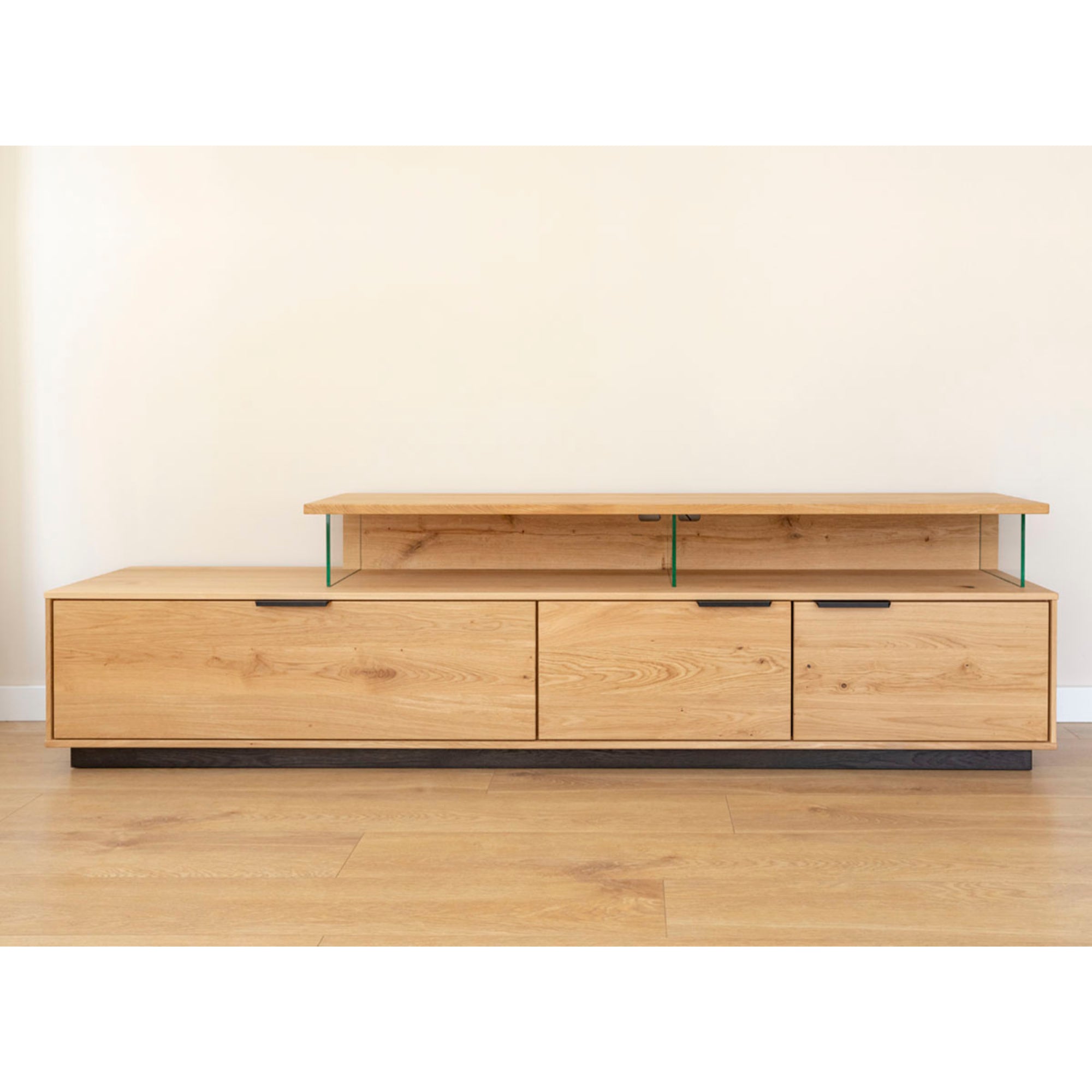 TV Kommode Tirano 200x39 cm, Material: Massivholz Eiche