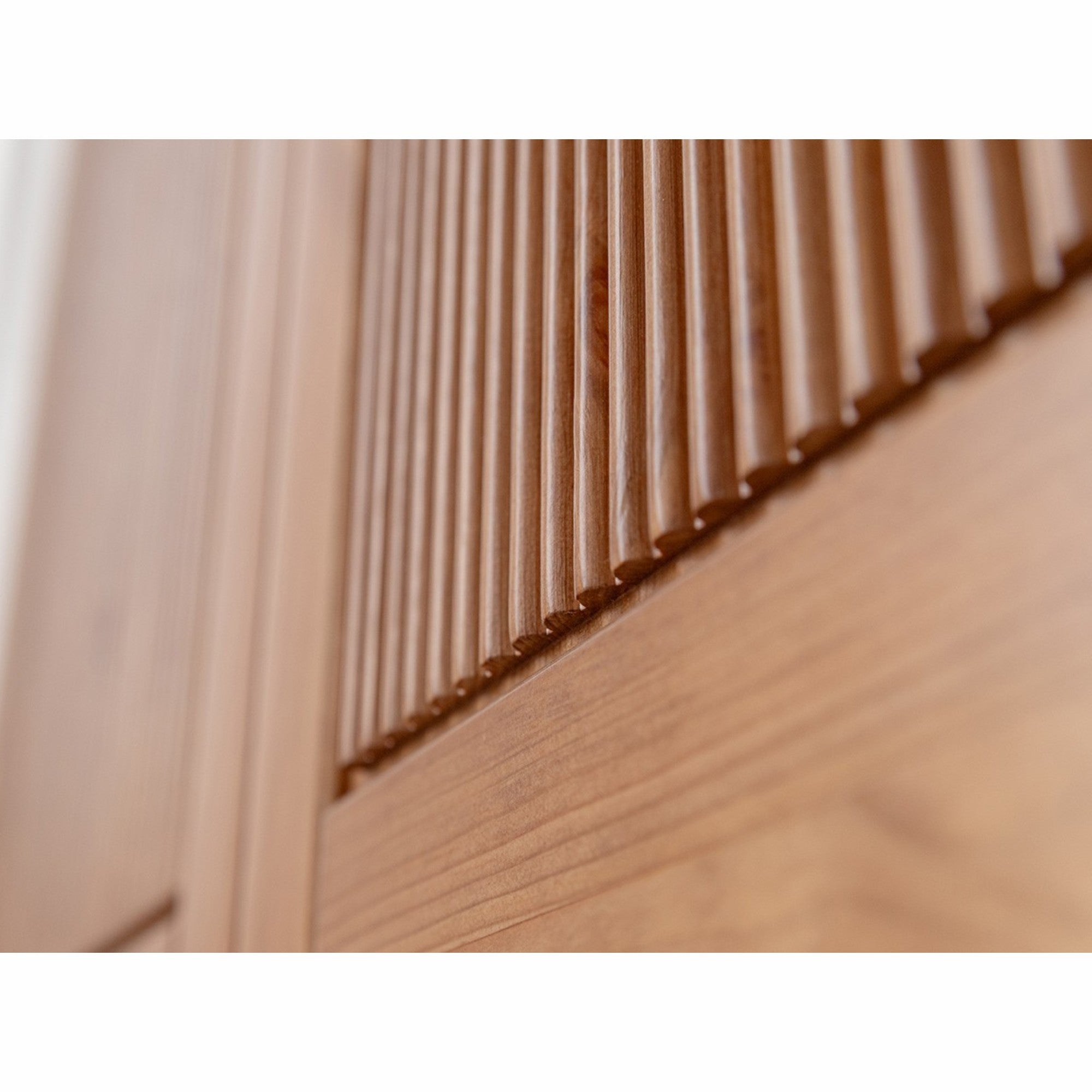 Der Schrank Rosella 129x212,6 cm, Material: Massives Kiefernholz